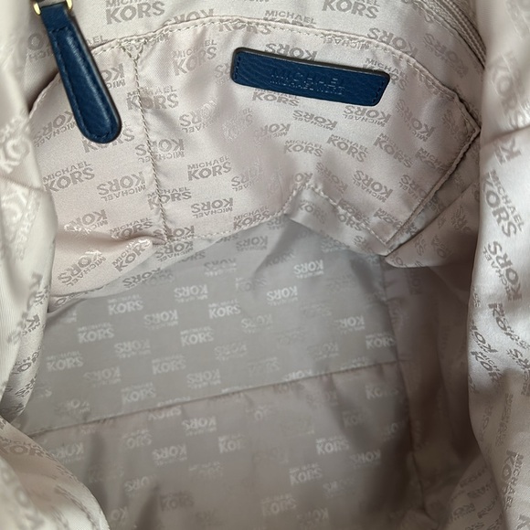 Like new condition/ Michael Kors DELANCY Large Shoulder Tote NAVY BLUE Leather - Picture 5 of 7